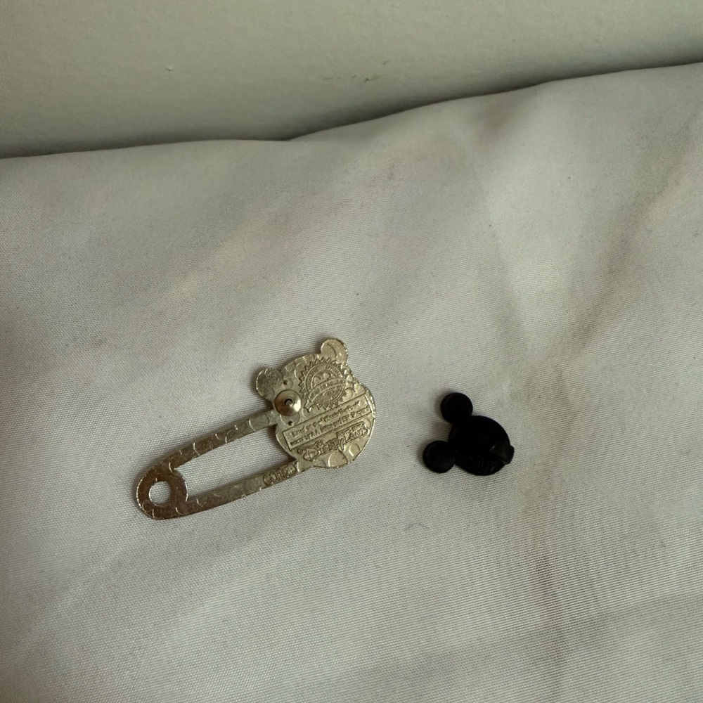 Pooh Safety Pin Character Collection Individual - Picture 4 of 6